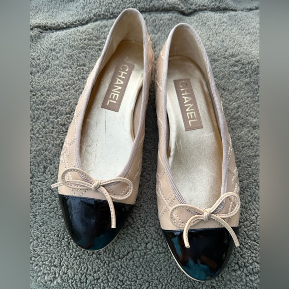 Chanel Women's Cap Toe Ballerina Logo Flats - Beige 36.5 - Picture 2 of 11